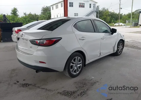 2017 Toyota Yaris Ia z USA, uszkodzony, nr VIN 3MYDLBYV3HY160641